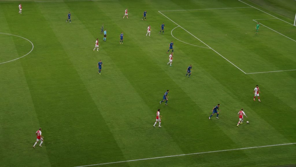 Influencia de los laterales ofensivos en la creación de espacios en fútbol moderno